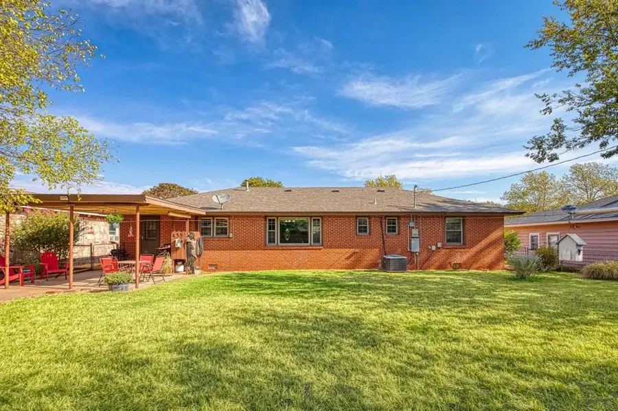 328 W Country Club Boulevard, Elk City, OK 73644 - #2