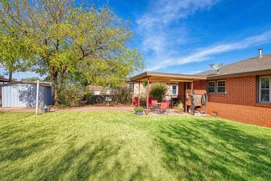 328 W Country Club Boulevard, Elk City, OK 73644 - #3