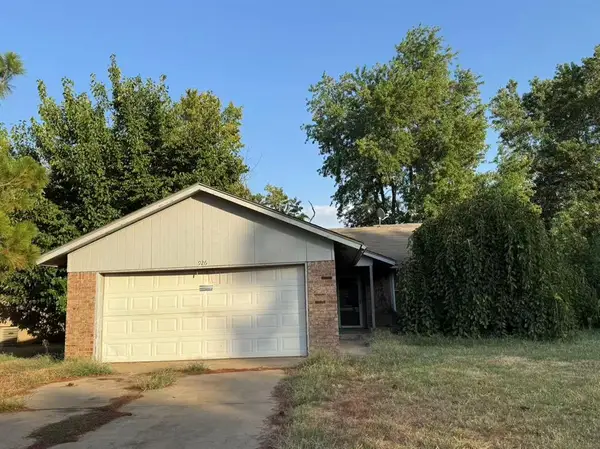 926 W Churchill Way, Mustang, OK 73064