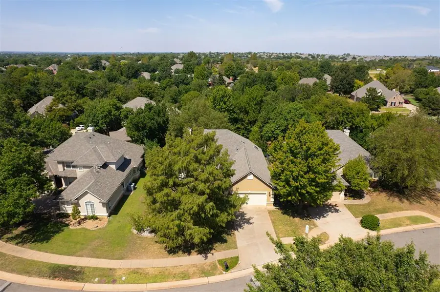 3821 Woodshadow Road, Edmond, OK 73003 - #2