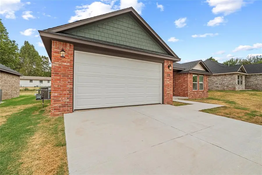 204 E Abbot Lane, Mustang, OK 73064 - #2