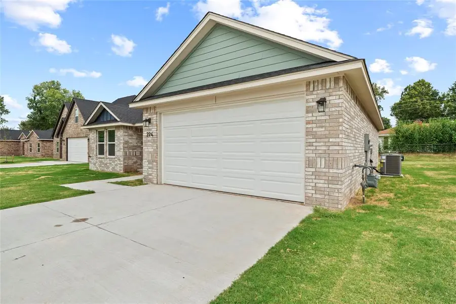 224 E Abbot Lane, Mustang, OK 73064 - #2