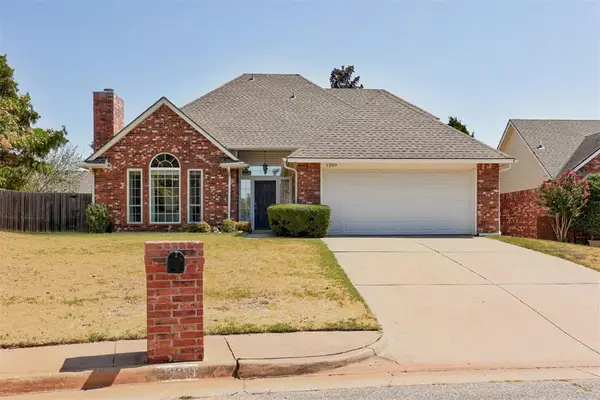 1209 Salem Avenue, Edmond, OK 73003