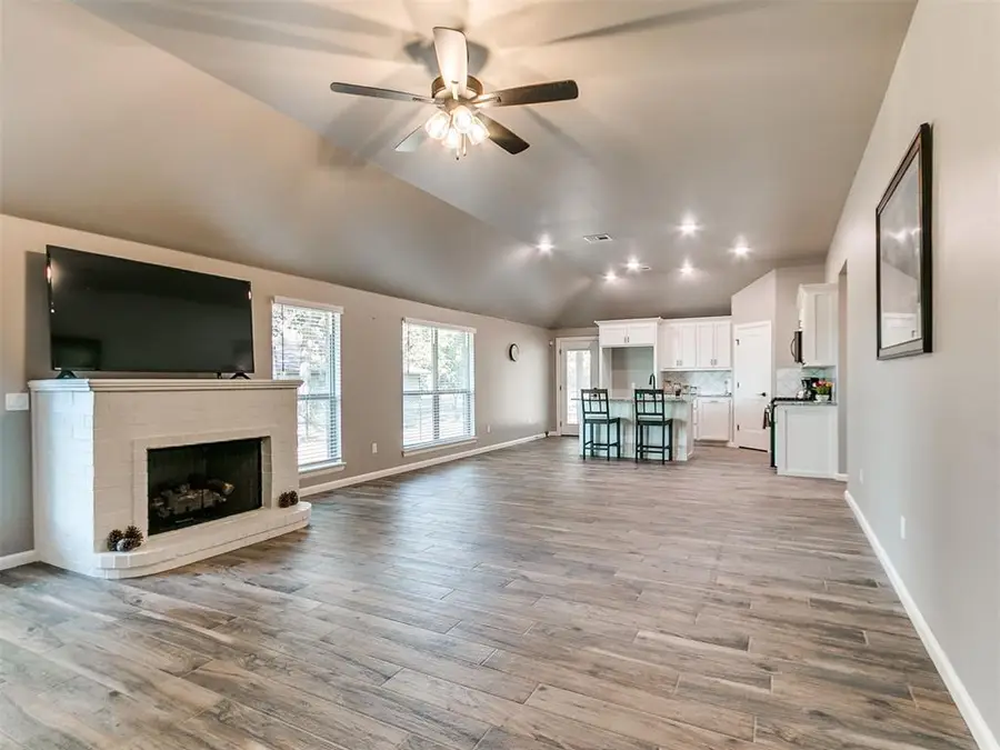 796 Harrison Street, Harrah, OK 73045 - #3