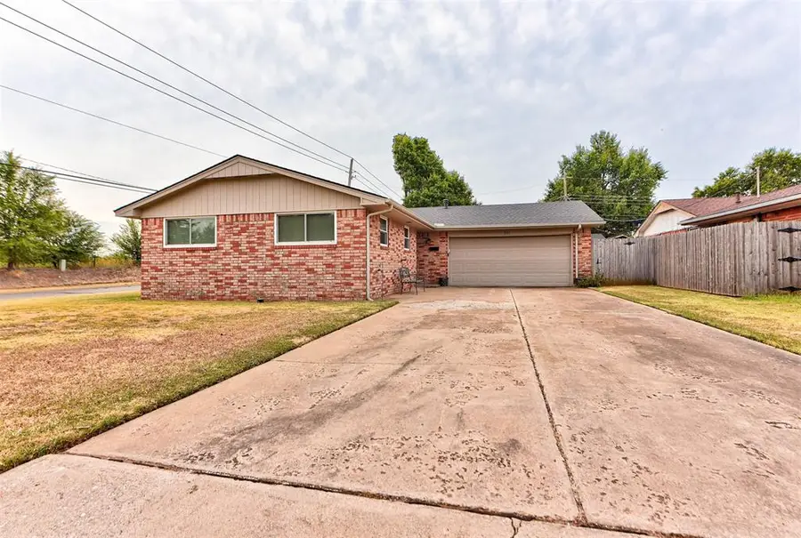 201 Holbrook Drive, El Reno, OK 73036 - #2