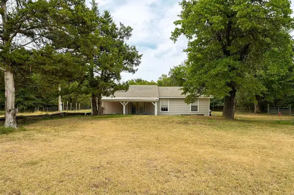 1602 One Creek Drive, Guthrie, OK 73044