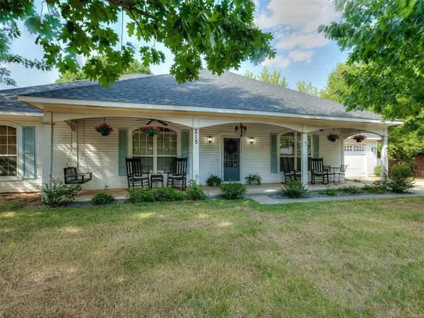 215 E Haven Lane, Mustang, OK 73064