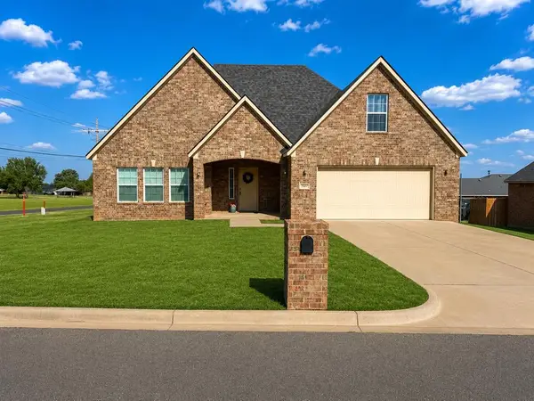 1801 Del Rio, Clinton, OK 73601