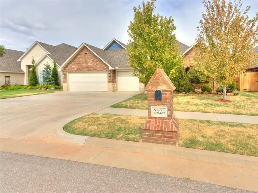 2424 Crystal Creek Drive, Yukon, OK 73099 - #2