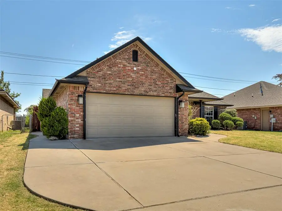 908 Ridgeway Drive, Moore, OK 73160 - #3