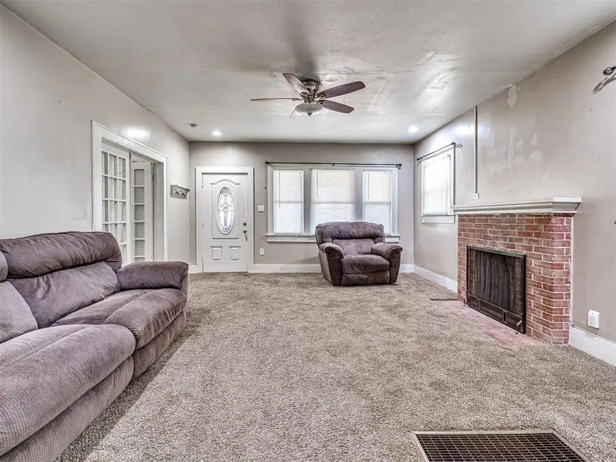 1001 S 9th Street, Chickasha, OK 73018 - #3