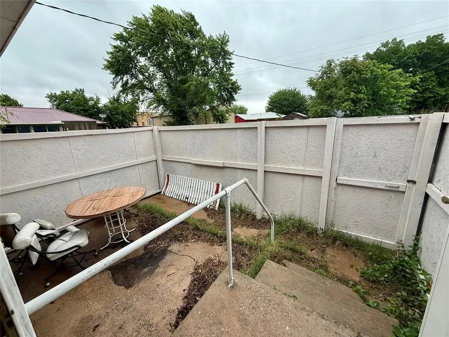 308 S Magnolia Avenue, Erick, OK 73645 - #2