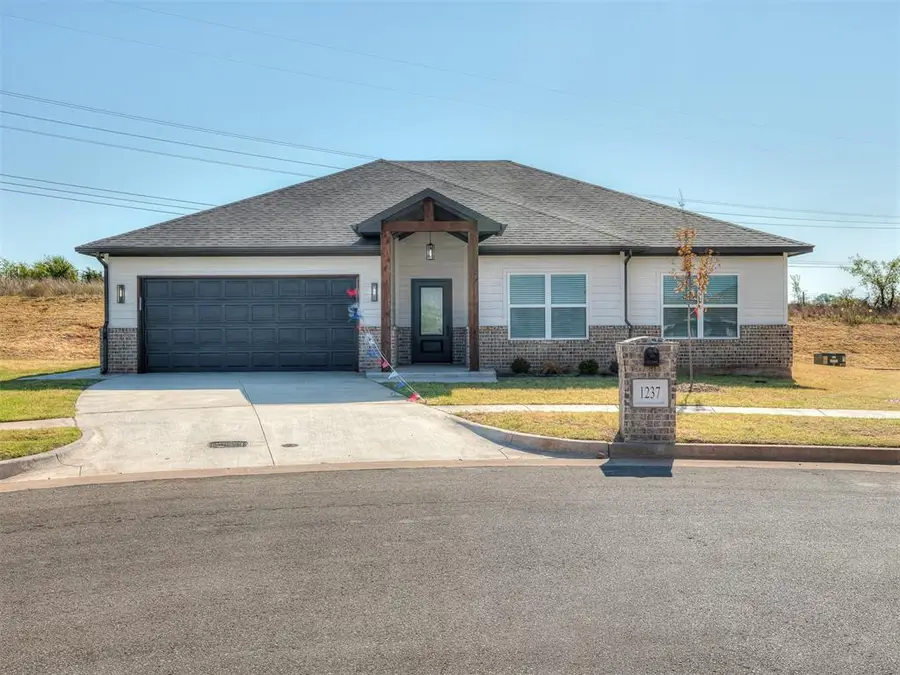 1237 E Stetson Lane, Mustang, OK 73064 - #2