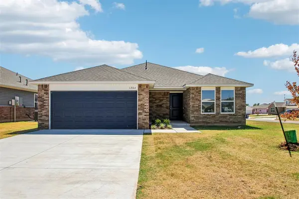 1204 E Ruger Lane, Mustang, OK 73064