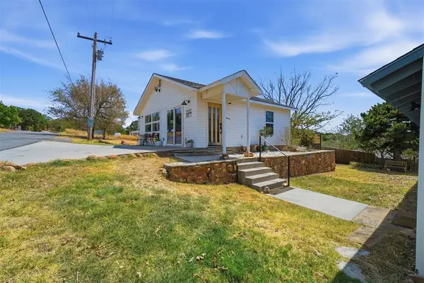 71 E Oak Avenue, Medicine Park, OK 73557