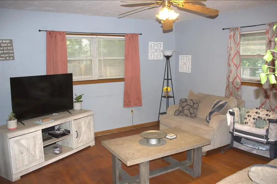1306 SE Barclay Road, Lawton, OK 73501 - #3