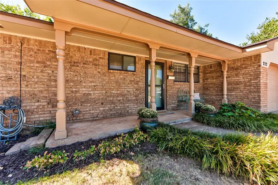 202 E Cherry Avenue, Yukon, OK 73099 - #2