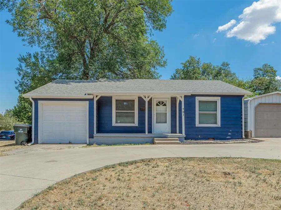 701 S 14th Street, Chickasha, OK 73018 - #2