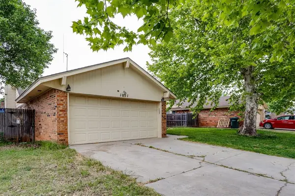 1011 Royal Lane, Yukon, OK 73099
