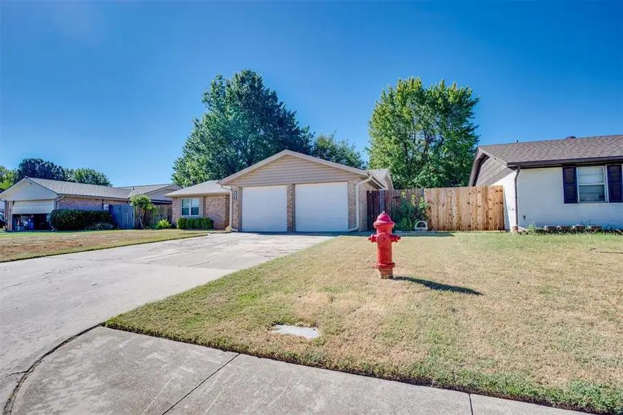 1070 Cumberland Mansion, Yukon, OK 73099 - #2