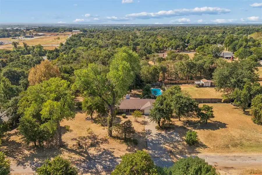 4104 Redbud Lane, Edmond, OK 73034 - #2