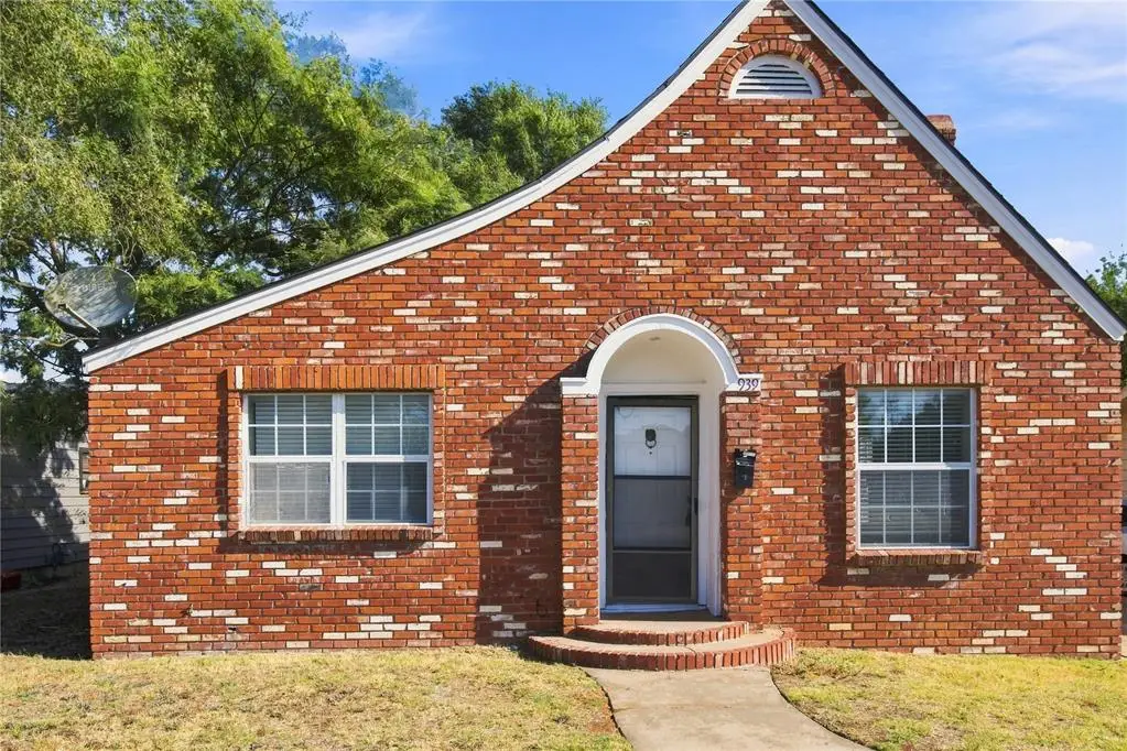 939 W 2nd Street, Elk City, OK 73644 - #1