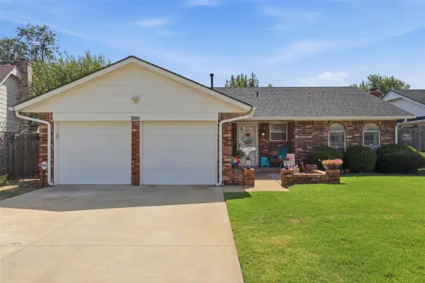 300 S Bouziden Drive, Moore, OK 73160