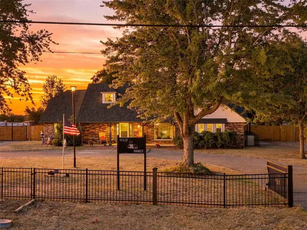 2303 E Elm Street, El Reno, OK 73036
