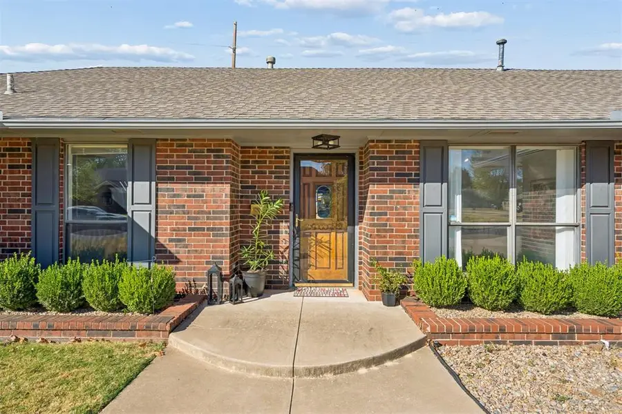 9709 Lakeshore Drive, Oklahoma City, OK 73120 - #2