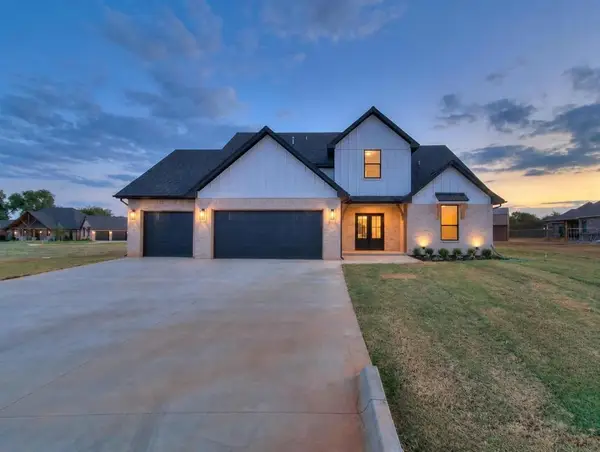 141 W Lynn Court Drive, Mustang, OK 73064