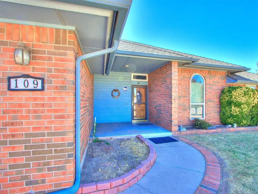 109 S Ramblin Oaks Drive, Moore, OK 73160 - #3