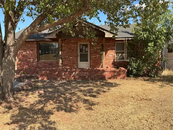 631 N 4th, Clinton, OK 73601