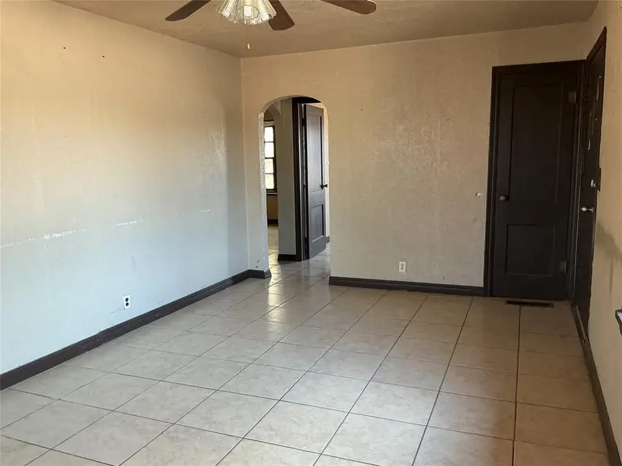 631 N 4th, Clinton, OK 73601 - #3