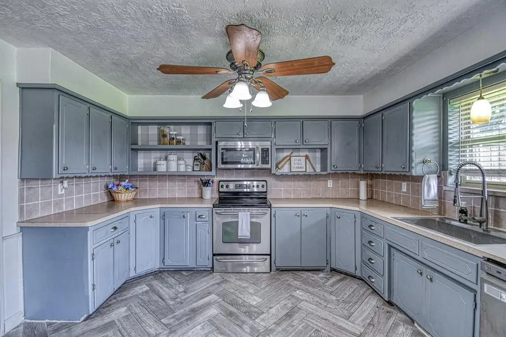 2225 W Country Club Road, Chickasha, OK 73018 - #1