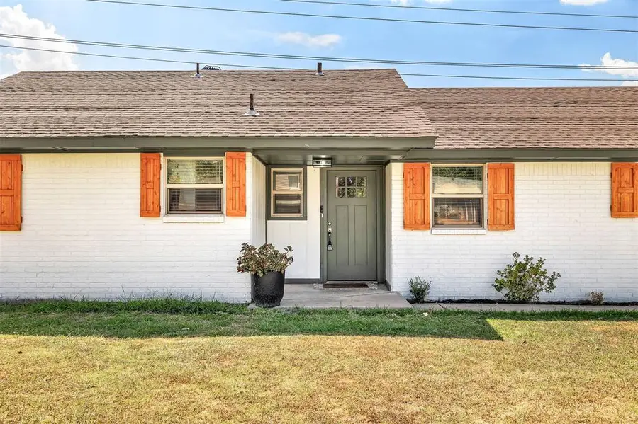 604 SW 27th Street, Moore, OK 73160 - #2