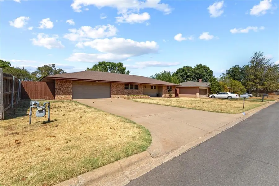 809 E Arlington Avenue, Weatherford, OK 73096 - #2