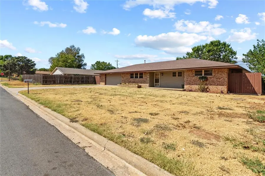 809 E Arlington Avenue, Weatherford, OK 73096 - #3