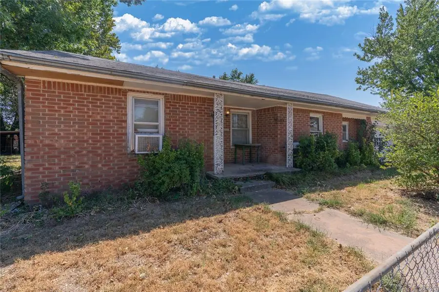 1923 W Louisiana Avenue, Chickasha, OK 73018 - #2