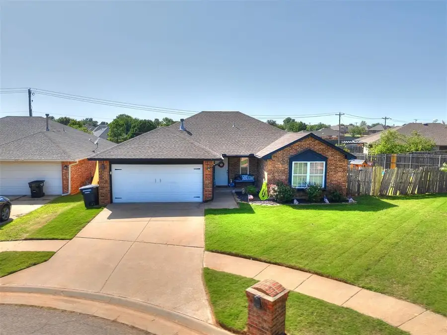 625 SW 38th Place, Moore, OK 73160 - #2