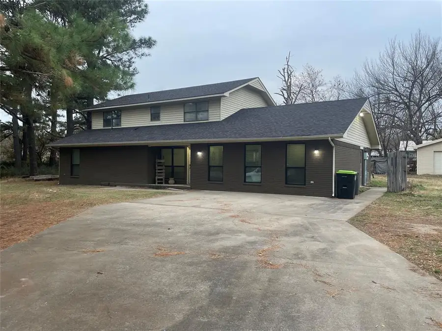 520 Adams Street, Holdenville, OK 74848 - #2
