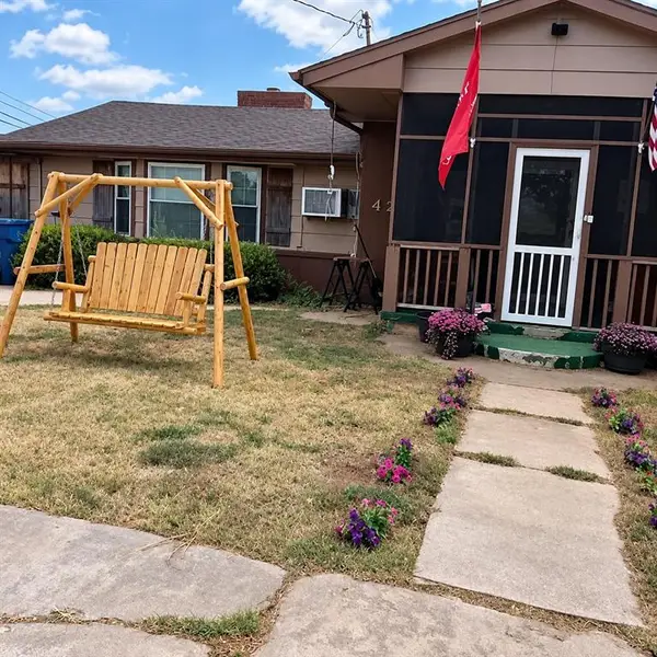 420 W 8th Street, Cordell, OK 73632