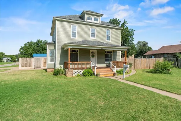 301 N Wikoff Avenue, Watonga, OK 73772