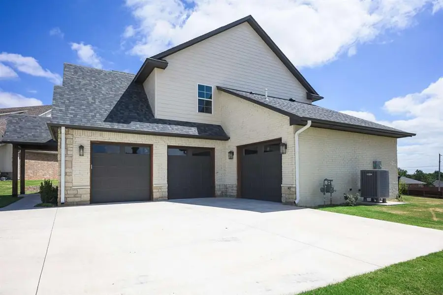 1909 Carleton Lane, Shawnee, OK 74804 - #3