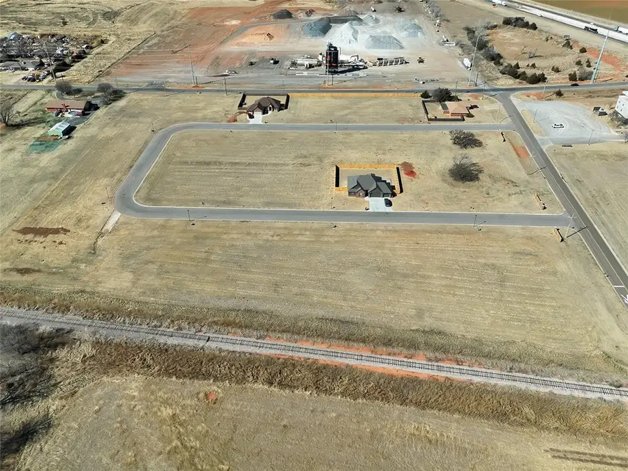 24 Flintlock Trail, Clinton, OK 73601 - #2