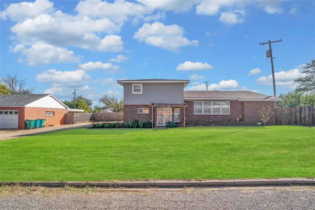 110 E Hillcrest Lane, Hobart, OK 73651 - #1