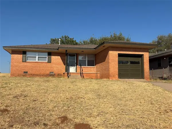 700 N 5th Street, Clinton, OK 73601