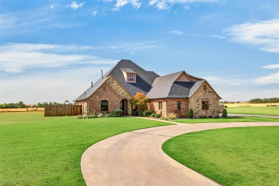 608 Edgewood Rd. Street, Canute, OK 73626 - #2