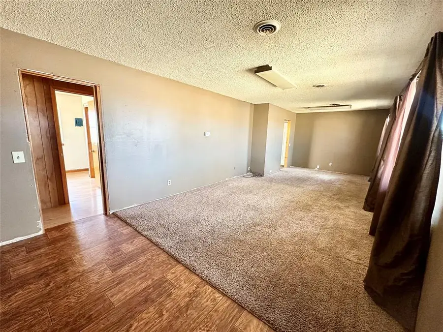 123 N Main Street, Leedey, OK 73654 - #2
