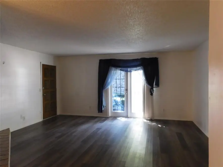 6026 Nw Expressway #B, Warr Acres, OK 73132 - #2