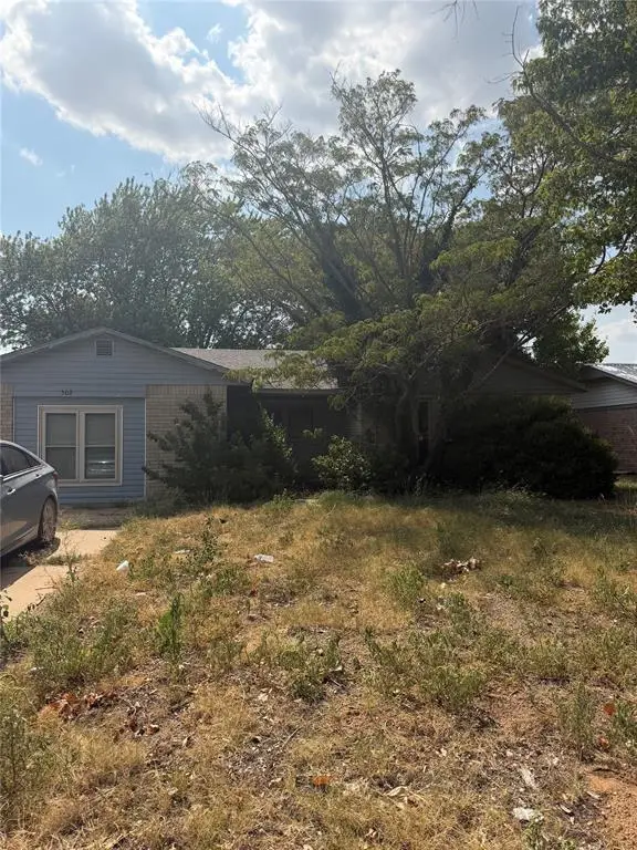 502 S Noble Avenue, Watonga, OK 73772 - #1